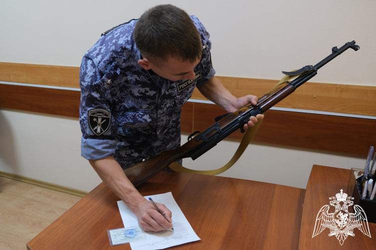 За неделю курские росгвардейцы проверили 110 владельцев оружия