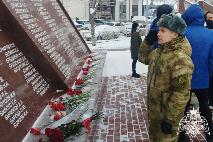 В Курске росгвардейцы почтили память погибших воинов-интернационалистов