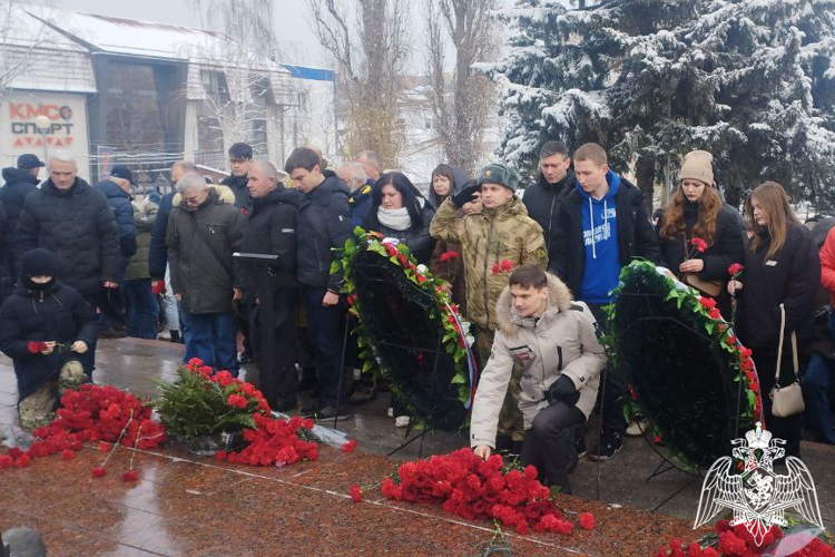 В Курске росгвардейцы почтили память погибших воинов-интернационалистов