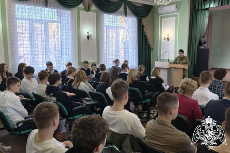 Офицер Росгвардии рассказал курским школьникам о экстремизме и терроризме