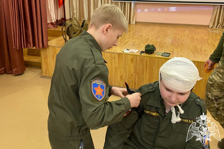 В Курске офицер Росгвардии рассказал школьникам о правилах оказания первой доврачебной помощи