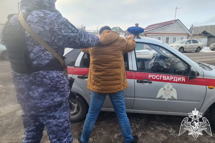 В Курске сотрудники Росгвардии задержали мужчину, подозреваемого в краже шампуня