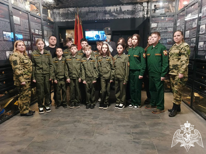 В Курске школьники посетили музей регионального Управления Росгварди