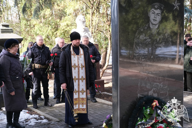 В Курске росгвардейцы почтили память Героя России Андрея Хмелевского