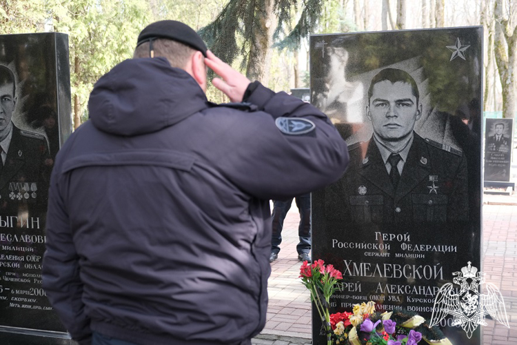 В Курске росгвардейцы почтили память Героя России Андрея Хмелевского