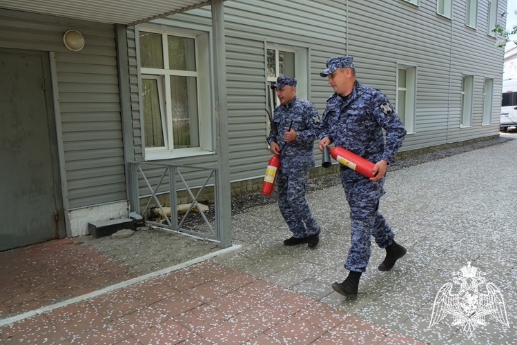 В Курске Росгвардия и МЧС провели пожарно-тактические занятия