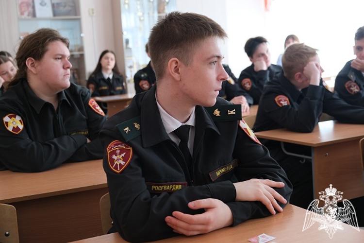 В Курске росгвардейцы провели для подшефных воспитанников историческую  викторину ко Дню Победы