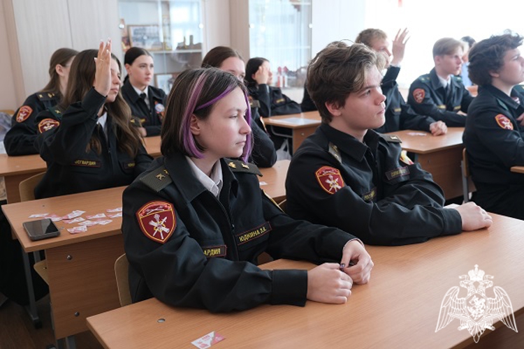 В Курске росгвардейцы провели для подшефных воспитанников историческую  викторину ко Дню Победы