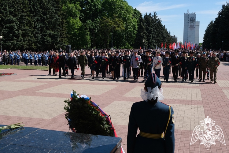 В Курске росгвардейцы приняли участие в памятном мероприятии в честь павших в годы Великой Отечественной войны