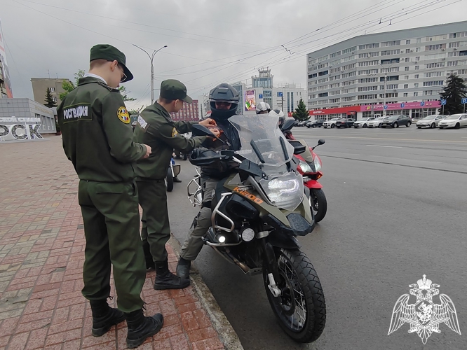 В Курске Росгвардия поддержала всероссийскую акцию «Георгиевская ленточка» 