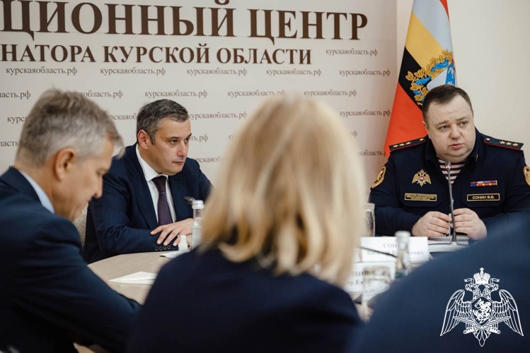 Заместитель директора Росгвардии генерал-полковник полиции Василий Сонин провел рабочую встречу с врио губернатора Курской области