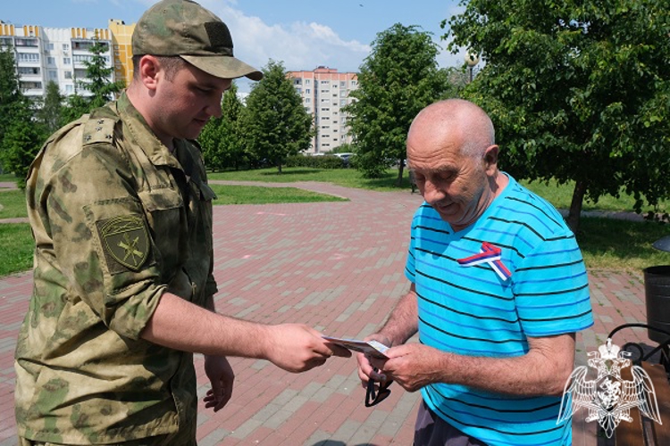 В Курске росгвардейцы присоединились к всероссийской акции «Российский триколор»