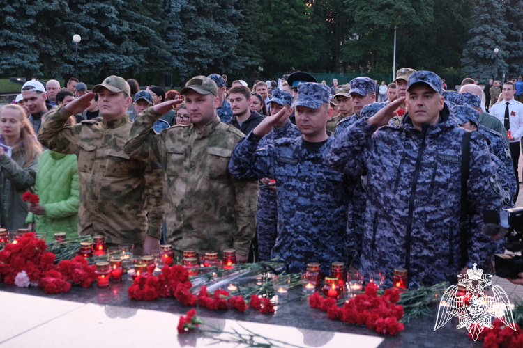 В Курске росгвардейцы присоединились к Всероссийской акции «Свеча памяти»