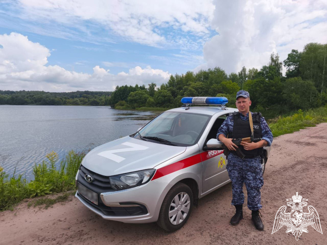 В Курской области сотрудник Росгвардии помог уберечь женщину от необдуманного поступка