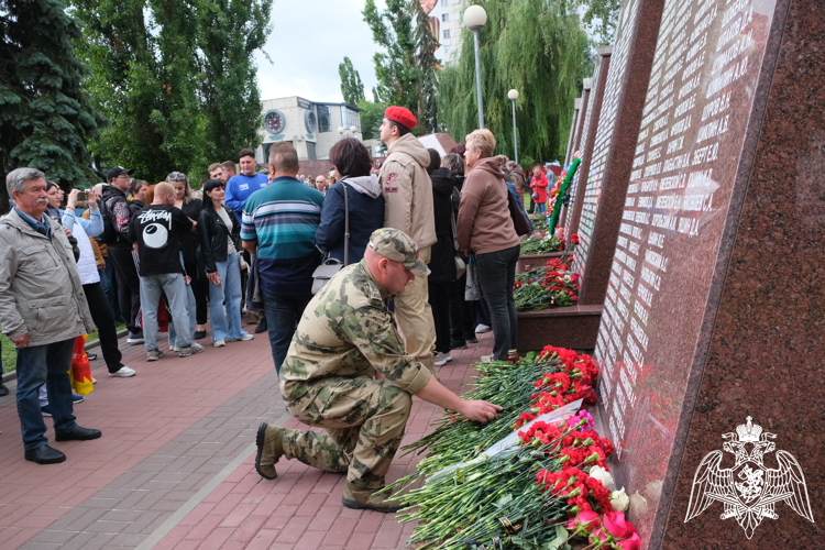В Курске росгвардейцы почтили память ветеранов боевых действий