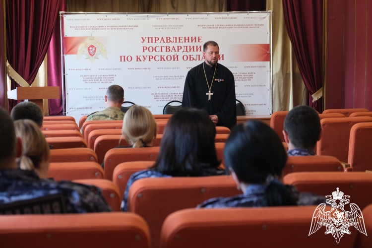 Росгвардейцы поздравили курян с праздником семьи