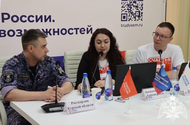 Росгвардия представила вакансии на ярмарке трудоустройства в Курске