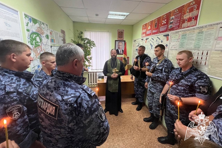 В г. Льгове сотрудники Росгвардии приняли участие в благодарственном молебне