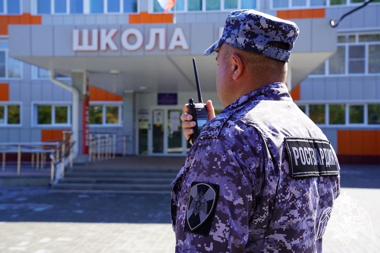 Всероссийские учения на объектах образования прошли при участии Росгвардии в Курске