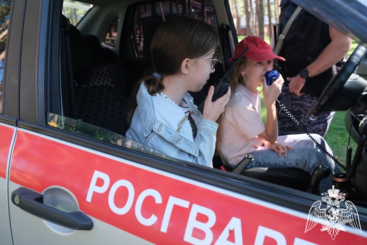 Росгвардейцы  продолжают проводить ведомственную акцию «Каникулы с Росгвардией» в Курске 