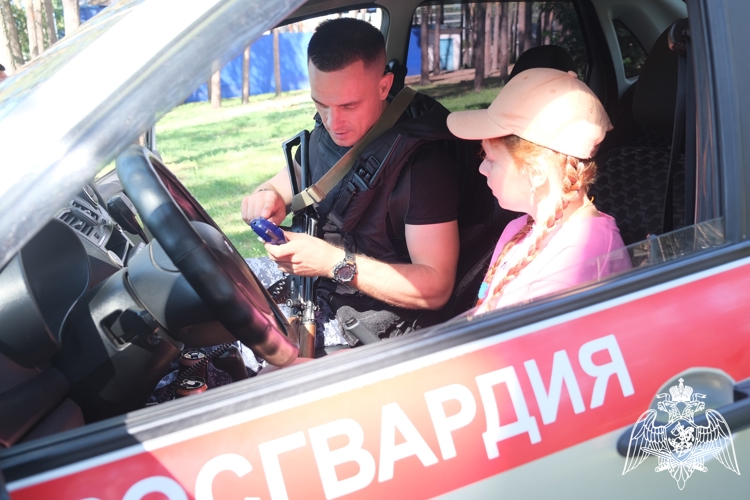 Росгвардейцы  продолжают проводить ведомственную акцию «Каникулы с Росгвардией» в Курске 