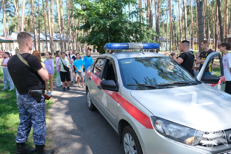 Росгвардейцы  продолжают проводить ведомственную акцию «Каникулы с Росгвардией» в Курске 