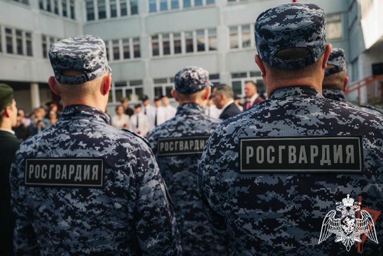 Мемориальную доску сотруднику Росгвардии открыли в Курске