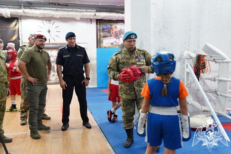 В Курске начальник регионального Управления Росгвардии посетил открытие нового учебно-тренировочного сезона в военно-патриотическом центре «Витязь»