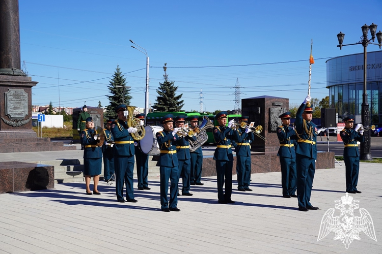 В Курске росгвардейцы приняли участие в памятных мероприятиях ко Дню города