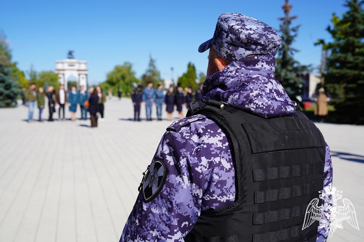 В Курске росгвардейцы обеспечили общественный порядок во время празднования Дня города и передвижения иконы Божией Матери «Знамение»