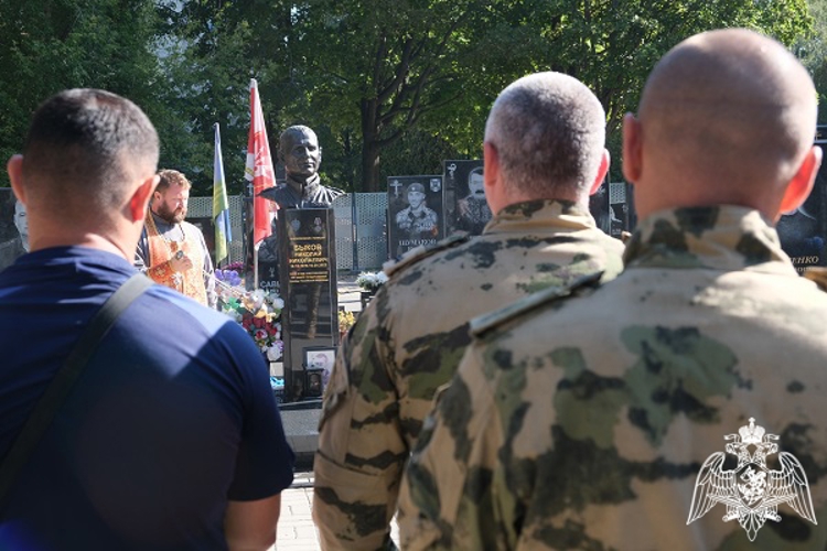 В Курске росгвардейцы почтили память погибшего сотрудника СОБР