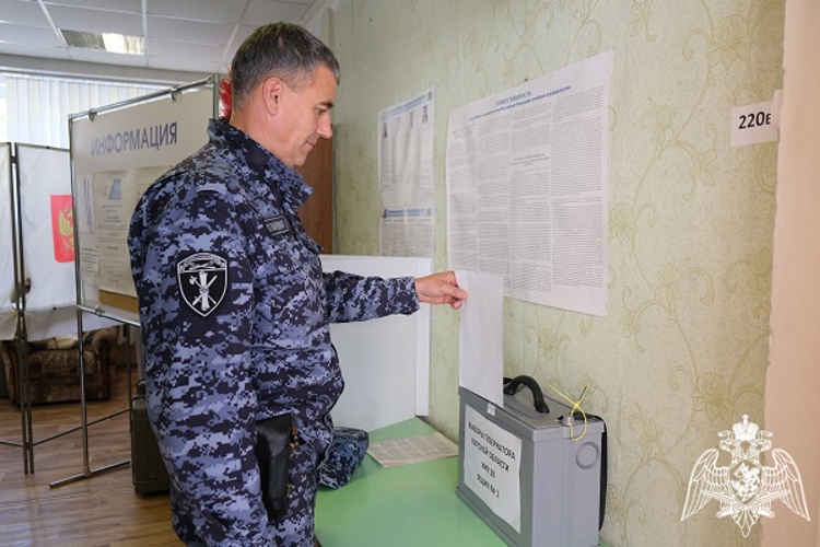 Росгвардейцы участвуют в Едином дне голосования в Курской области
