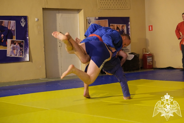 В Курске росгвардейцы стали победителями областного чемпионата по самбо