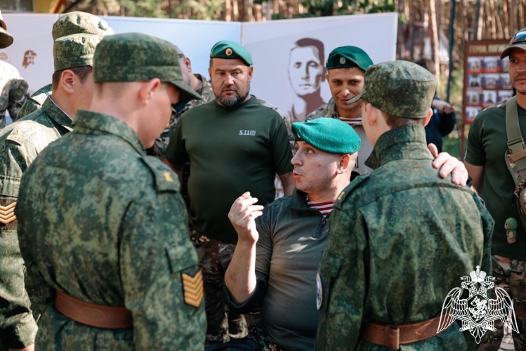 Ветеран Росгвардии, кавалер ордена Мужества Игорь Казаков принял участие в открытии межрегиональных сборов молодежи в Курской области