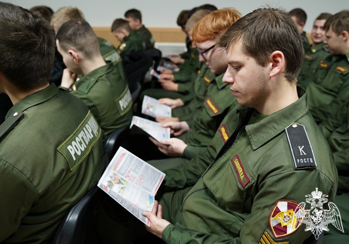 Офицеры Росгвардии проинформировали курских студентов о ведомственных вузах