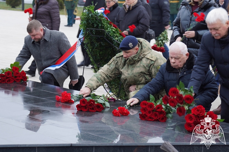 В День Неизвестного солдата росгвардейцы Курской области почтили память павших героев