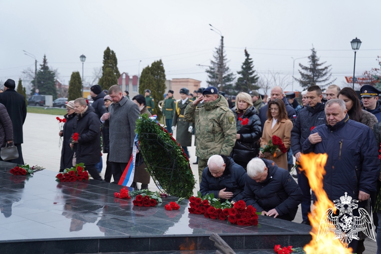В День Неизвестного солдата росгвардейцы Курской области почтили память павших героев