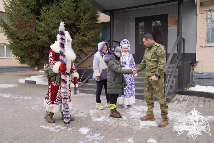 Росгвардейцы исполнили мечту юного исследователя из Курска 