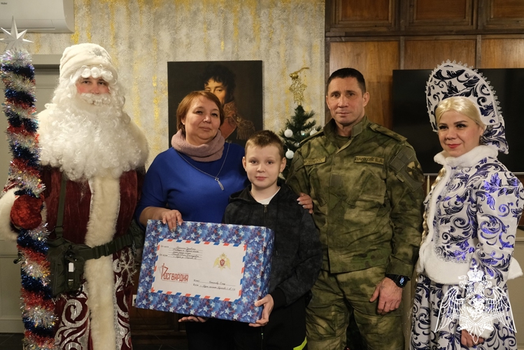 Росгвардейцы исполнили мечту юного исследователя из Курска 
