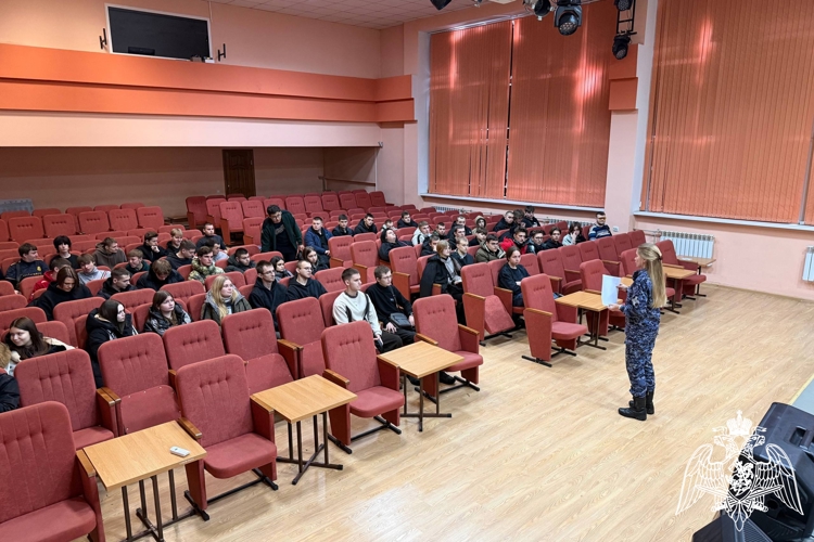 В Курске представители Росгвардии рассказали студентам о ведомственных институтах 