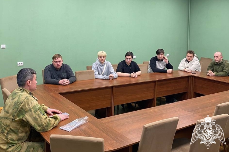 В Курске представители Росгвардии рассказали студентам о ведомственных институтах 