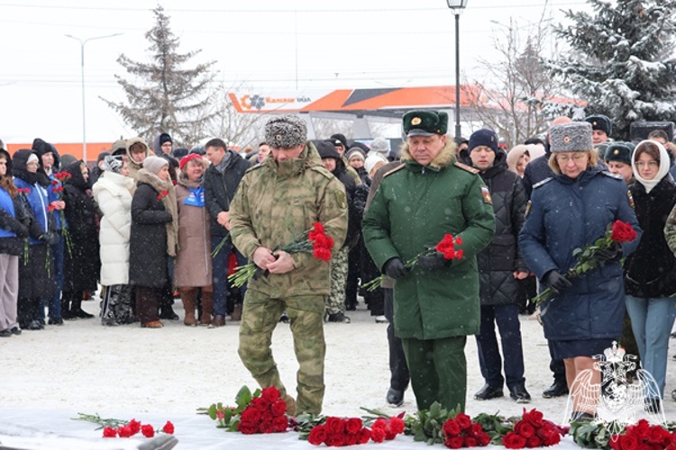 В Курске росгвардейцы почтили память воинов-освободителей