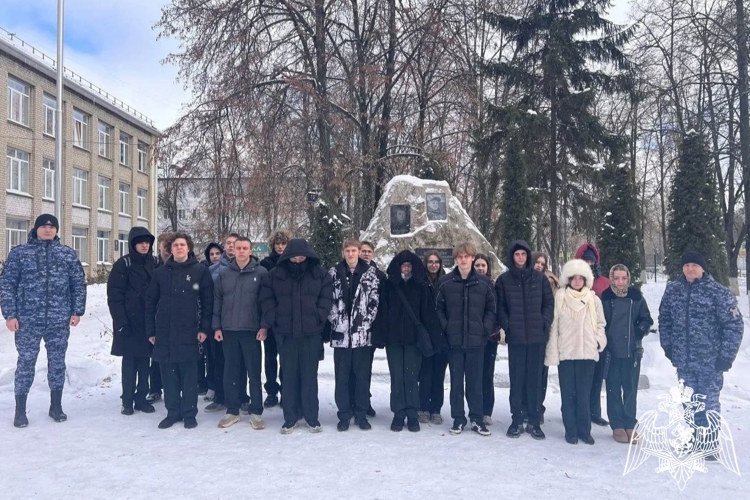 Росгвардейцы провели для курских кадет уроки мужества в честь воинов-афганцев