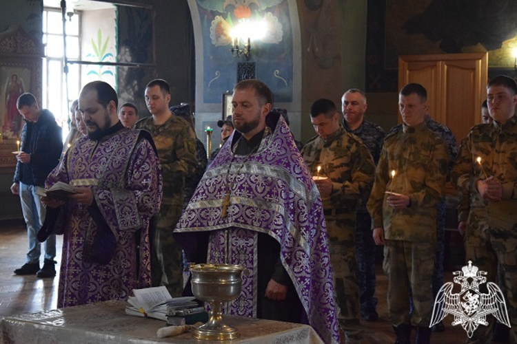В Курске в преддверии 10-й годовщины войск национальной гвардии состоялся благодарственный молебен