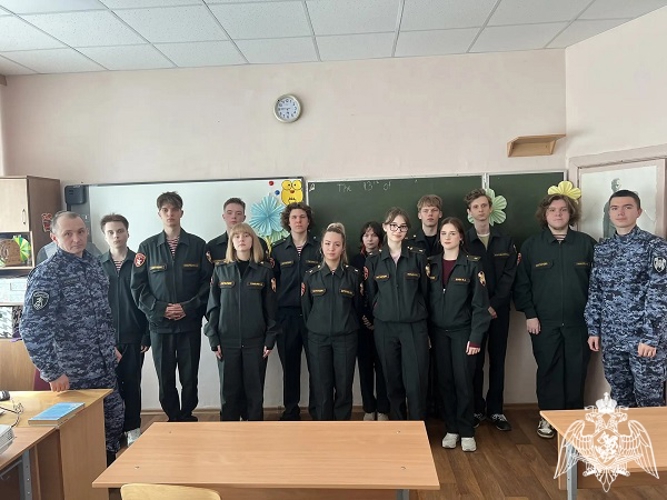В Курске росгвардейцы провели уроки мужества, посвященные ликвидаторам аварии на Чернобыльской АЭС