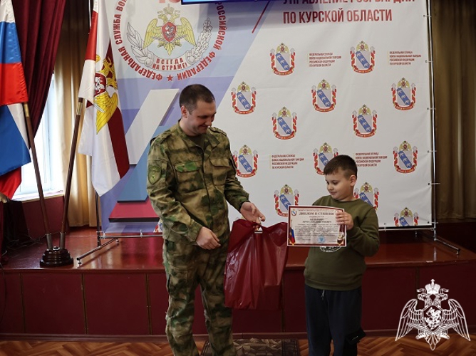 В Курске в региональном Управлении Росгвардии наградили победителей конкурса детского рисунка