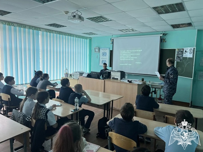 В Курске росгвардейцы провели уроки мужества, посвященные ликвидаторам аварии на Чернобыльской АЭС