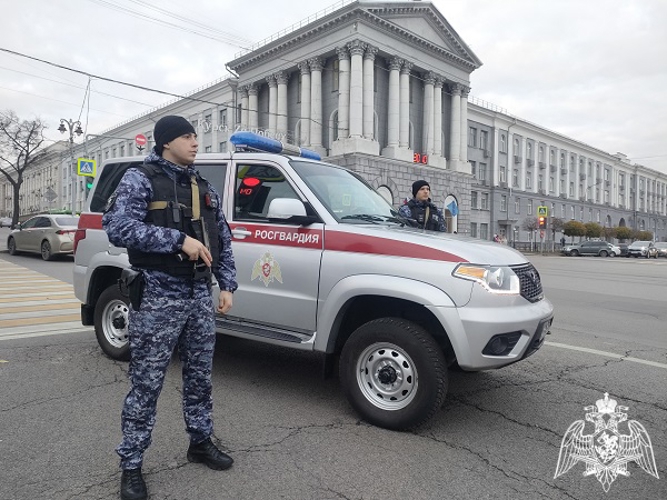 В Курске росгвардейцы задержали двух мужчин, совершивших кражу из магазина 