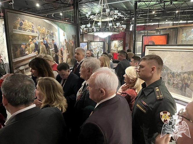 Курские росгвардейцы приняли участие в торжественном открытии выставки «Судьба одна на всех. Защитникам Отечества посвящается»