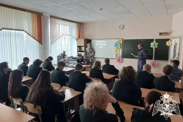 В Курске росгвардейцы провели уроки мужества, посвященные ликвидаторам аварии на Чернобыльской АЭС
